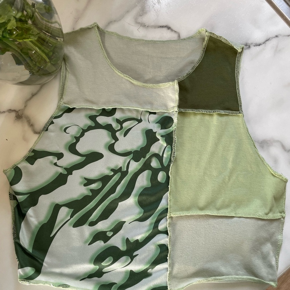 Size L Funky Multigreen Crop Top